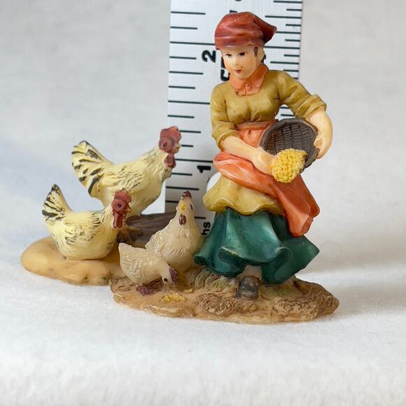 Grandeur Noel '01 Bethlehem Village (2 pcs) Hens & Woman O'Well Porcelain Resin - Picture 9 of 10